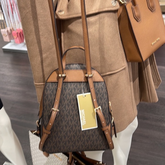 Michael Kors Ladies Backpack Bag Jaycee XS Conv Zip Backpack Brown - Picture 14 of 16